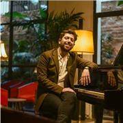 CLASES DE PIANO en Barcelona. Música popular, Jazz, improvisación, teoría, técnica y composición. Repertorio a elección. 
Local propio con piano acústico!